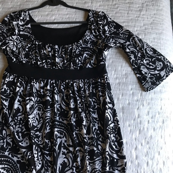 Empire waist dress with mini bell sleeves - Picture 4 of 11